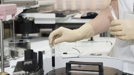 二十一世纪，健康产业将成为继汽车、房地产、IT和互联网产业后的第五波财富浪潮，在全球创造出不可估量的财富和机遇。据国家卫计委最新统计数据显示，中国现有慢性病患者已经超过2.6亿，由慢性病导致的疾病负担